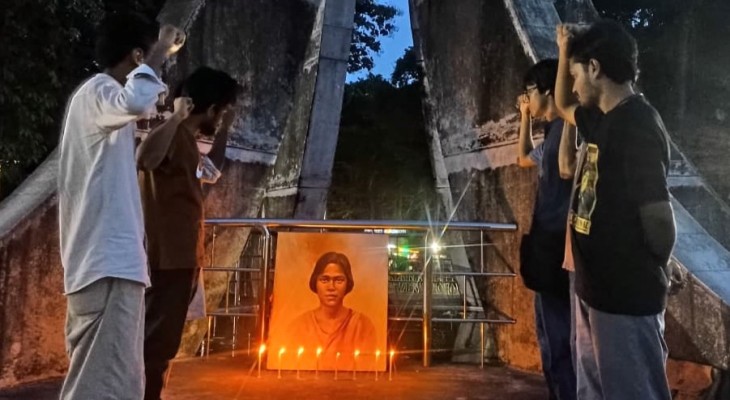 বীরকন্যা প্রীতিলতার আত্মাহুতি দিবসে চবির শহীদ মিনারে মোমবাতি প্রজ্বলন